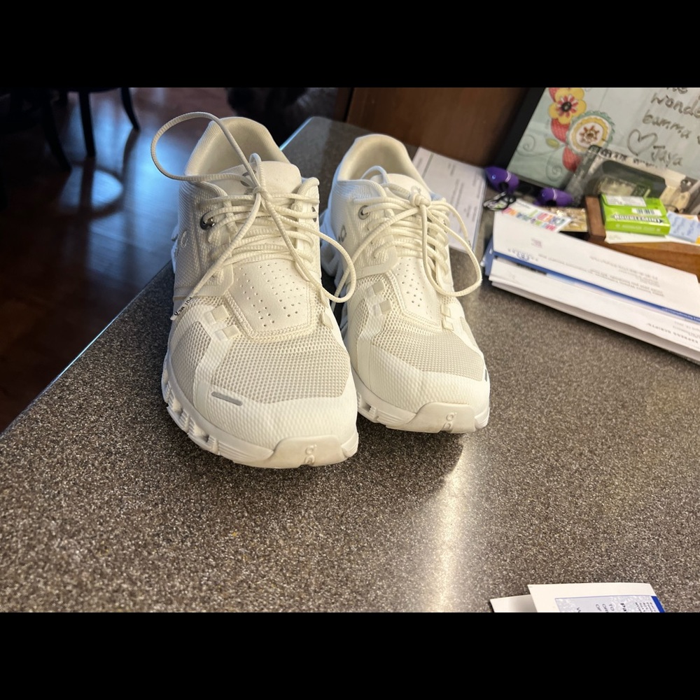 COPY - Oncloud shoes barely worn size 8.5